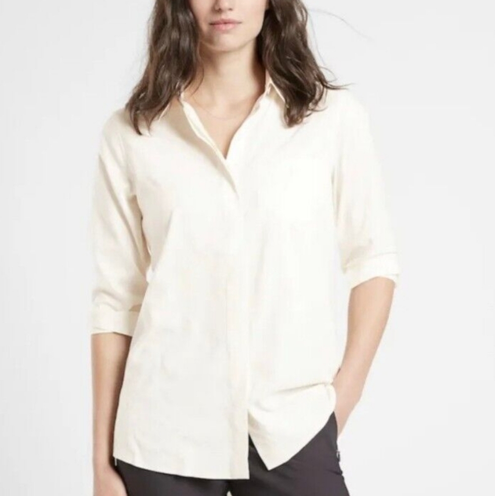 Athleta Urbanite Textured Button Down